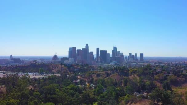 Panning Left Shot Los Angeles California Skyline Ending Parking Lot — Vídeo de Stock