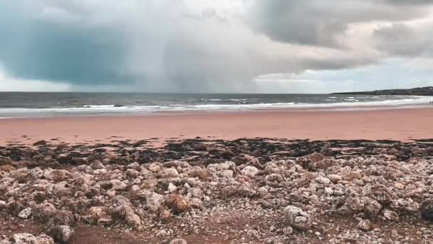 Empty Rocky Beach Cold Winters Day South Shields Stormy Grey — Stock video