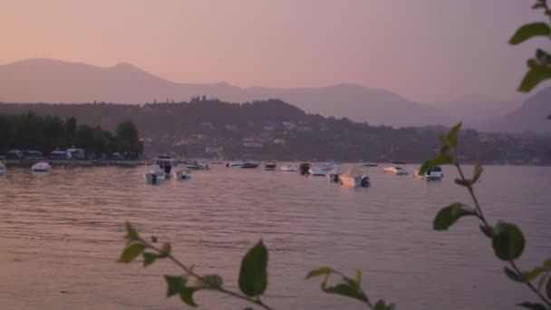 Θαυμάσιο Όμορφο Ηλιοβασίλεμα Στη Manerba Del Garda Στη Λίμνη Garda — Αρχείο Βίντεο