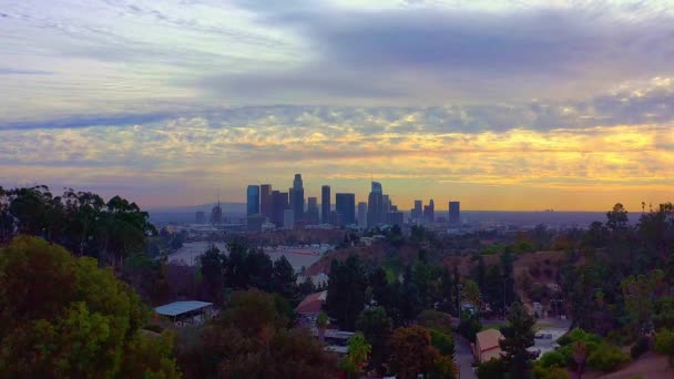 Flying Away Los Angeles Skyline Beautiful Sunset — Vídeos de Stock