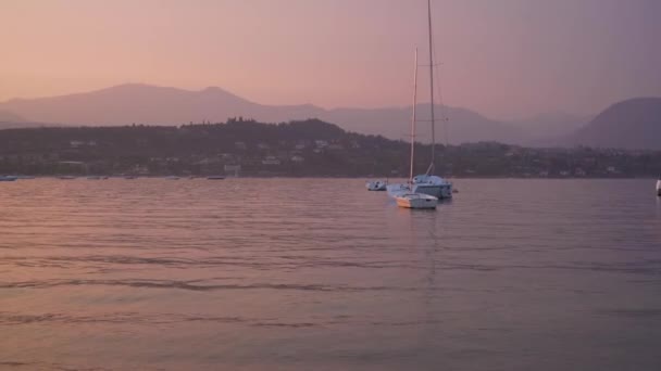 Beautiful Evening Scene Lake Garda Northern Italy Sailboats Swinging Ancor — Stockvideo