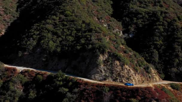 Baldy Mountain Road Blue Tesla Model — Videoclip de stoc