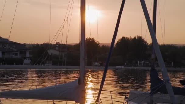 Ανεκτίμητο Όμορφο Ηλιοβασίλεμα Στη Manerba Del Garda Στη Λίμνη Garda — Αρχείο Βίντεο