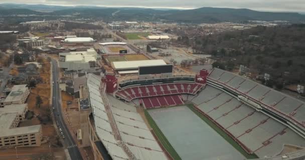 Shot Cinematic Aerial Clip University Arkansas Football Stadium — ストック動画