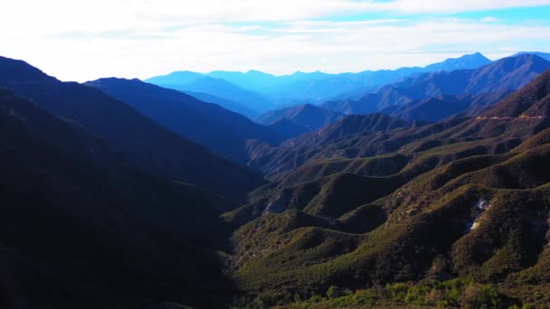 Baldy Slow Left Panning Shot Mountain Peaks — 图库视频影像