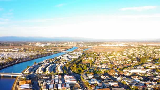 Panning Drone Shot San Gabriel River Seal Beach Pier — 图库视频影像