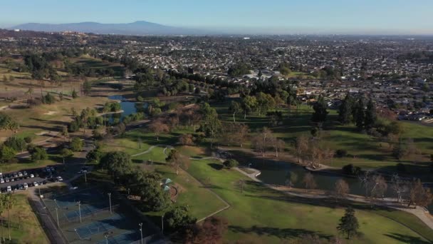 Panning Right Show Lake Mirada Regional Park — Video Stock