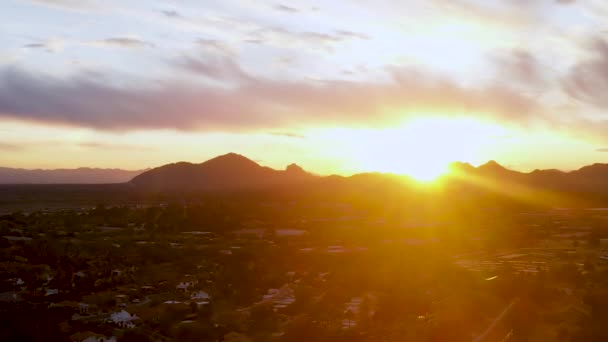 Breathtaking Sunset Sun Rays Silhouette Arizona Mountains Aerial — 비디오