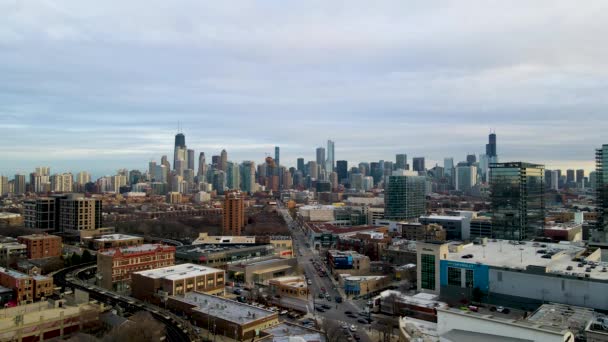 City Skyline Chicago Evening Aerial Establishing Flight — Vídeo de Stock