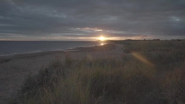 Дивовижний Вид Дикий Пляж Скотленді Під Час Сходу Сонця Сонце — стокове відео