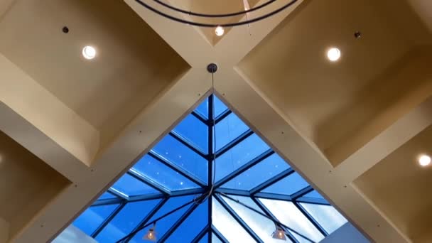 Darioush Winery Bright Summer Indoors Rhomb Ceiling Panning Napa California — 图库视频影像