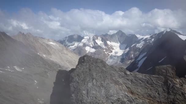 Aerial Discovering Shot Valley Swiss Alps Edged Peak Summer Day — Stock videók