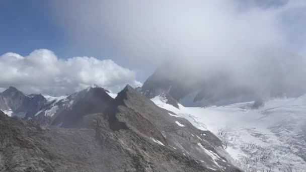 Εναέρια Βολή Στις Ελβετικές Άλπεις Ανακαλύπτοντας Μια Άγρια Σειρά Montain — Αρχείο Βίντεο