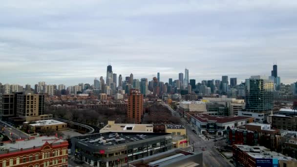Chicago City Skyline Evening Aerial Establishing Approach — Vídeo de Stock