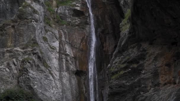 Mesmerizing Beauty Towering Waterfall Ledro Italy Creates Unique Atmosphere — Wideo stockowe