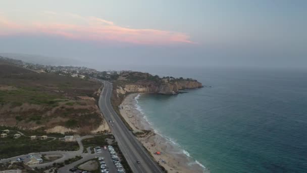 Drone Glides Ocean Revealing Most Expensive Place Live Orange County — Vídeo de Stock