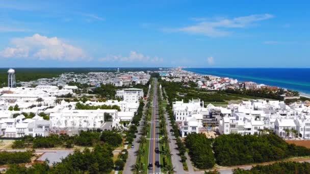Aerial View Alys Beach Slowly Lowering Show Entrance Lot White — Vídeos de Stock