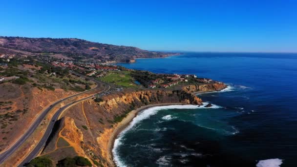 Aerial Drone Shot Flying Beach Pacific Ocean Rancho Palos Verdes — Stockvideo