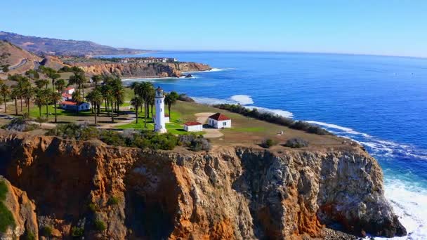 Panning Right Drone Aerial Shot Lighthouse Cliff Rancho Palos Verdes — 비디오