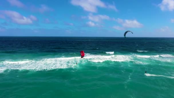 Two Kite Surfers Atlantic Ocean Beautiful Day — Vídeos de Stock