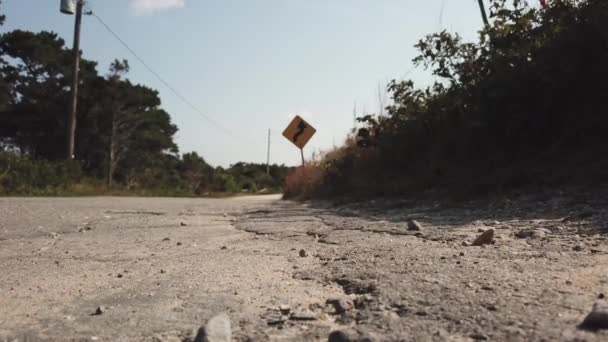 Cracked Asphalt Country Road Heading Nauset Lighthouse Cape Cod Massachusetts — Vídeos de Stock