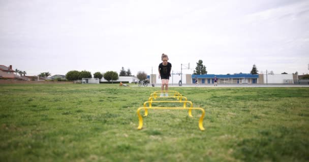 Young Athlete Practices Her Running Technique Set Speed Ladders — Stock video