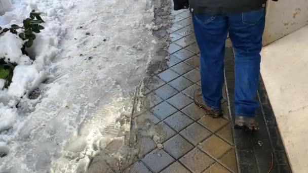 Lower Body People Standing Cue Snow One Side Pavement People — Stock Video