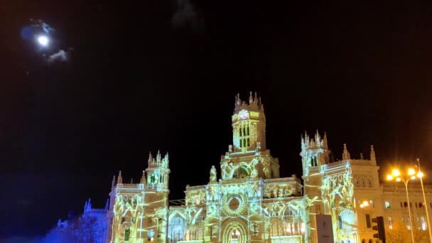 Знаменитый Дворец Кибеле Мадриде Ночью Испания Украшен Рождеству Анимированными Проекциями — стоковое видео