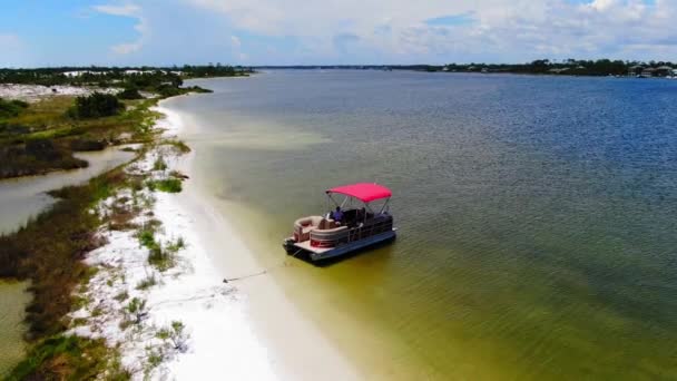 Aerial View Panning Away Pontoon Boat Some Small Islands Destin — Stock video