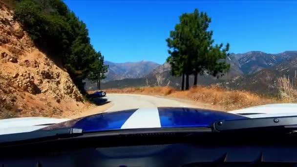 Couple Dodge Vipers Driving Windy Mountain Road Baldy Southern California — стоковое видео