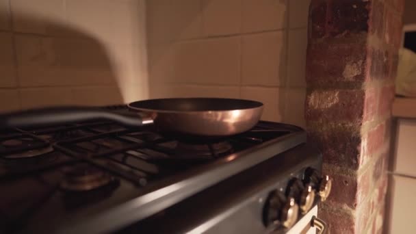 Close View Copper Bronze Pan Old Kitchen Fire House Yeloww — Vídeo de Stock