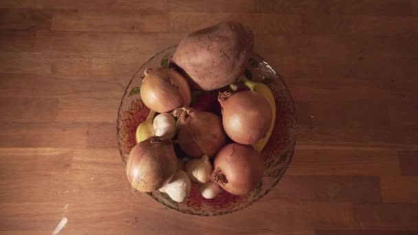 Cenital Close View Glass Kitchen Bowl Containing Raw Vegetables Ingredients — Stock Video