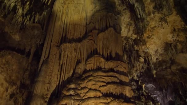 Пан Найбільшого Сталактиту Світі Печері Нерха Іспанія — стокове відео