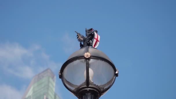 City London Dragon Top Lamppost — Stock video