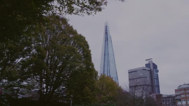 Revealing Shot Shard Captured Small Residential Green Area Southwark — Stockvideo