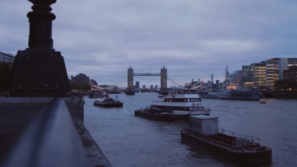 View Tower Bridge London Dawn Boats — Stockvideo