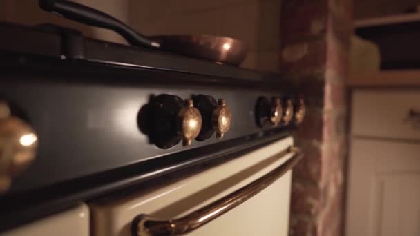 Close View Old Kitchen Fire Knobs Oven Metal Pan Top — Vídeo de Stock