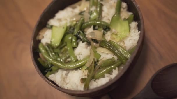 Amazing Coconut Bowl Dish Green Vegetables Onion Beans White Rice — Stockvideo