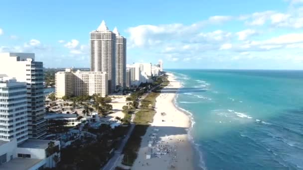 People Sandy Beachfront Island City Resort Mid Beach Area Miami — Stockvideo