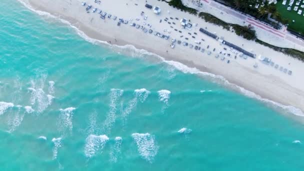 Birdseye View Turquoise Ocean Beautiful Paradise Resorts Waterfront Hotels Mid — Wideo stockowe