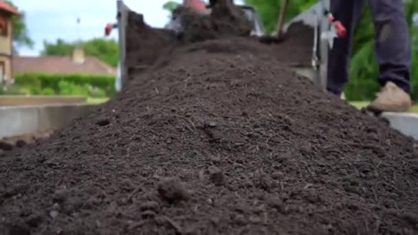 Close Shot Topsoil Being Shovelled Trailer Garden — Stockvideo