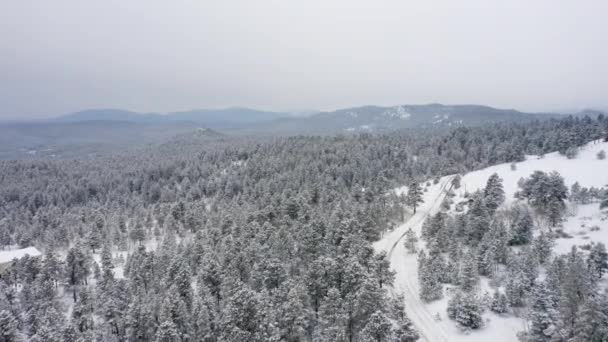 Aerial Drone View Snowy Unplowed Back Roads Colorado Surrounded Snow — ストック動画