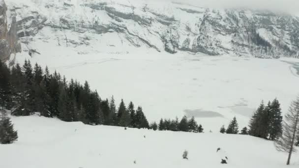 Aerial Reveal Beautiful Frozen Lake Surrounded Mountains — Stock video