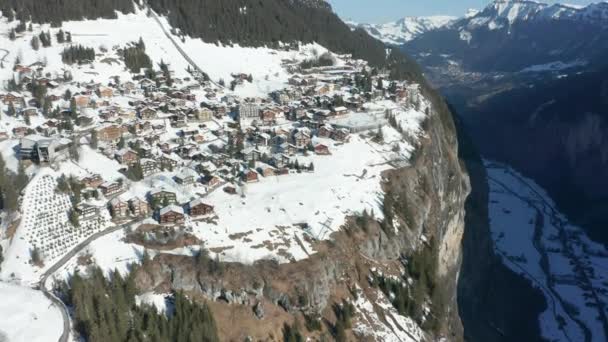 Aerial Beautiful Snow Covered Swiss Town Edge Mountain — 비디오