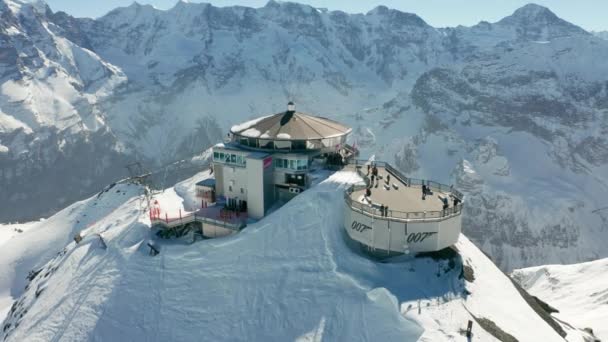 Εναέρια Του Κτιρίου Skilift Βεράντα Στην Κορυφή Του Χιονιού Καλύπτονται — Αρχείο Βίντεο