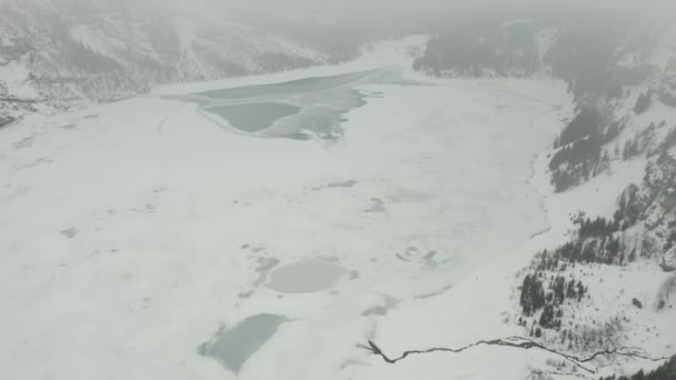 Tilt Vast Frozen Lake Wilderness — Stock video