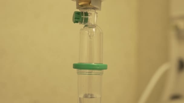 Тщательный Обзор Медицинского Пластика Набором Врачебной Ручной Регулировки Лечебной Жидкости — стоковое видео