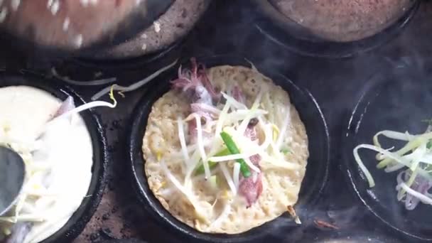 Banhxeo Traditional Vietnamese Squid Sizzling Pancake Street Food Ready Cooked — 图库视频影像
