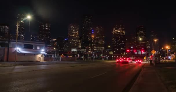 Автомобили Ночное Время Центре Хьюстона Переднем Плане — стоковое видео
