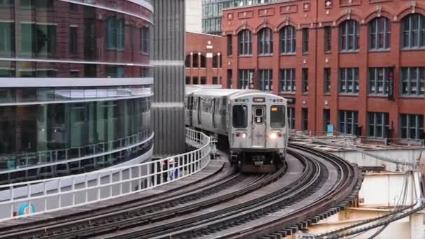 Metro Train Passing Downtown Chicago Illinois Usa — Vídeo de Stock